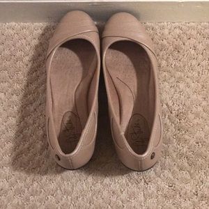 NWOT Life Stride Flex Neutral Comfort Flats